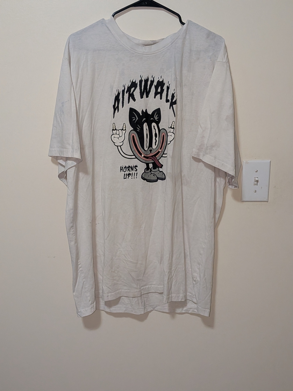 Airwalk White Short Sleeve Tee with Graphic Cat Cartoon